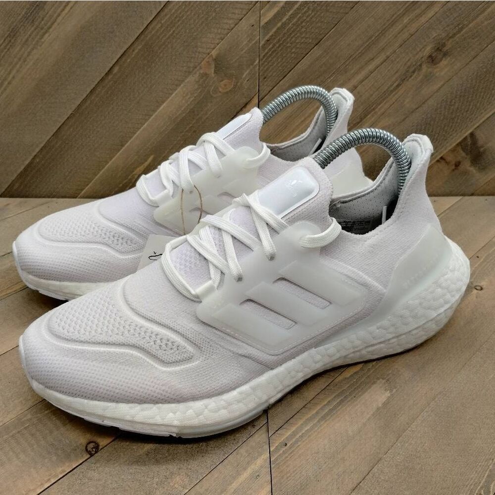 Adidas UltraBoost 22 Triple White Running Shoes Womens Size 7.5‎ White Sneakers